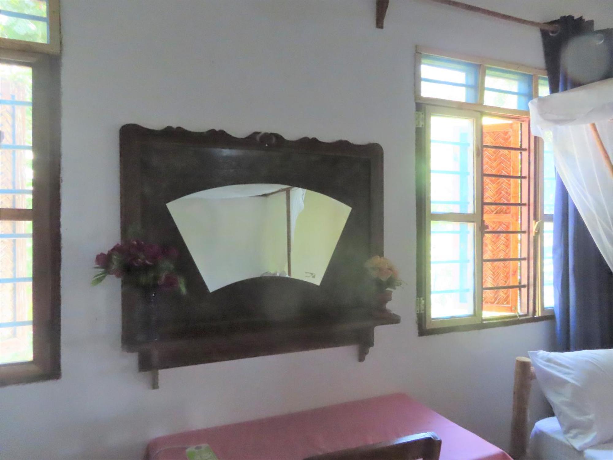 Jacob'S Inn Джамбиани Екстериор снимка